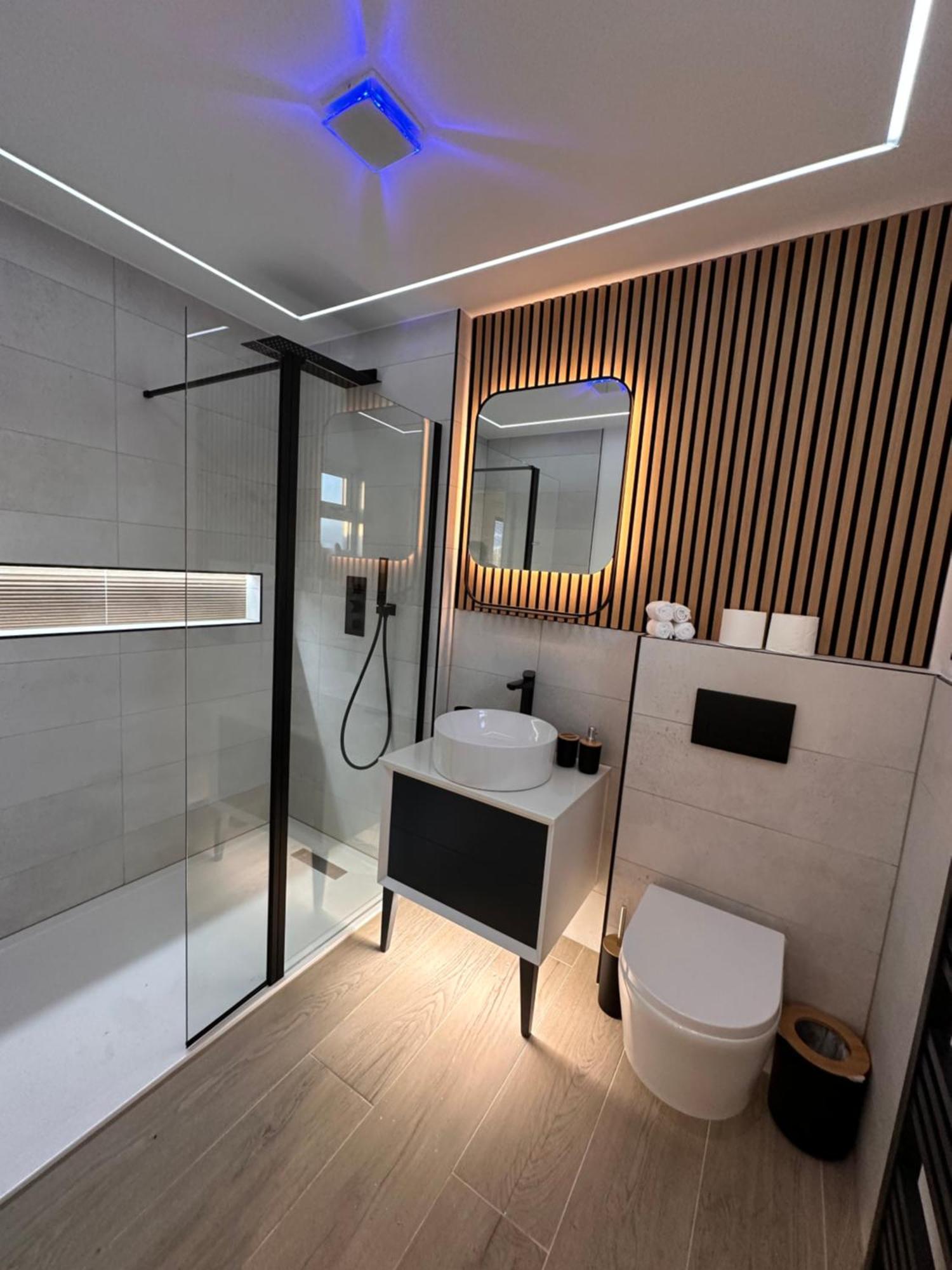 R5 - Luxury Private Ensuite Self-Contained Room - Newly Renovated Halesowen Buitenkant foto
