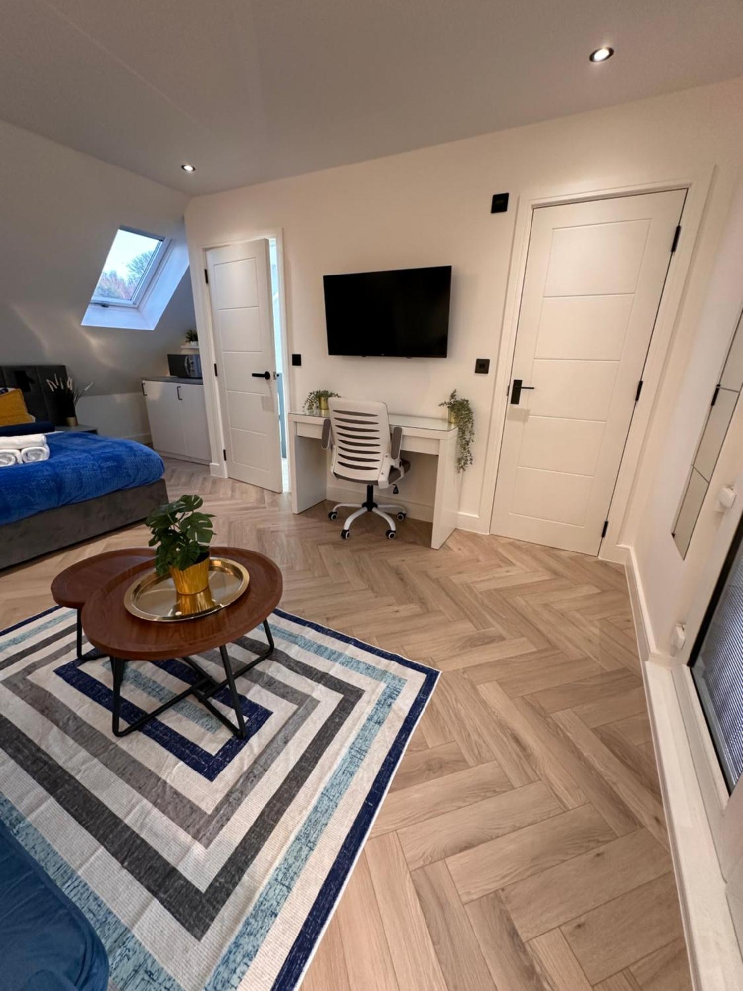 R5 - Luxury Private Ensuite Self-Contained Room - Newly Renovated Halesowen Buitenkant foto